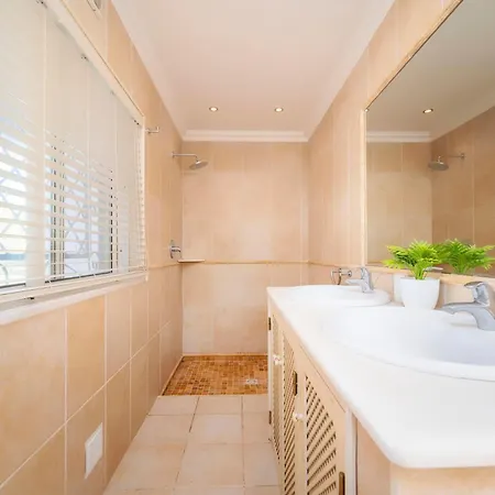 Villa, Piscina Privada, Barbecue, Snooker Prestige For Quarteira