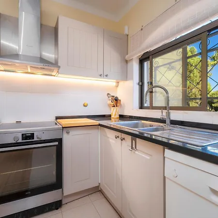 Vila 4 Quartos, Piscina, Bbq Snooker, Prestige For